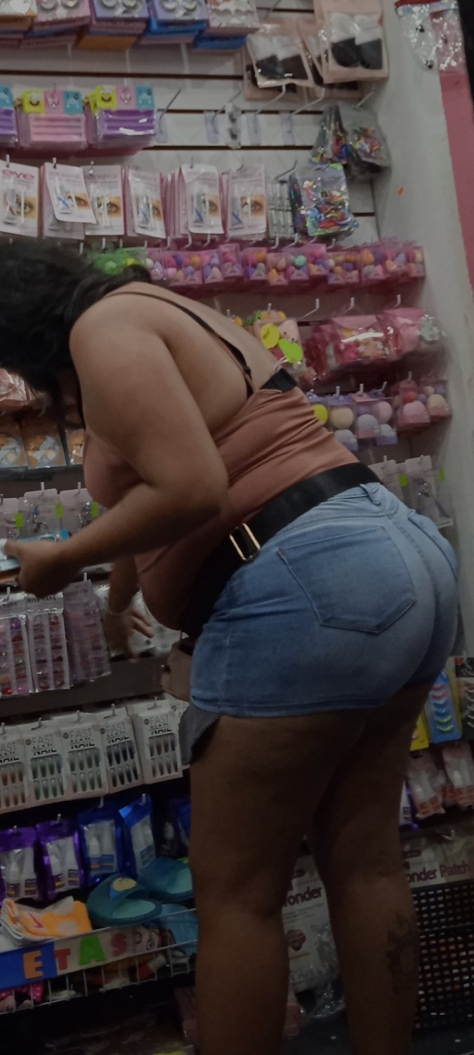 Voyeur callejero-vieja culona se le mira lo putota y bien qe le ha de gustar la verga😈🦊♨️ #vdlQIxOa