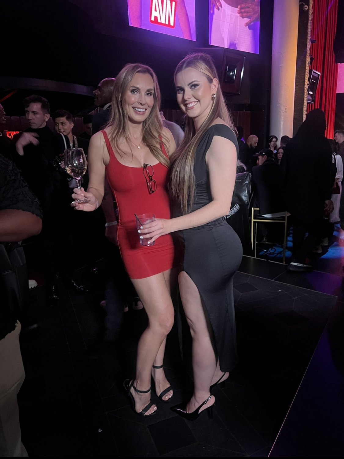 Imagina o azar de casar com uma brancona dessas e ela ser feita totalmente pra negros #j2LXl0Lm