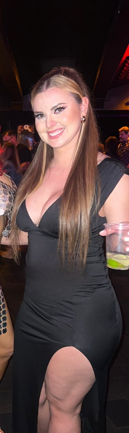 Imagina o azar de casar com uma brancona dessas e ela ser feita totalmente pra negros #kPlBVEsz