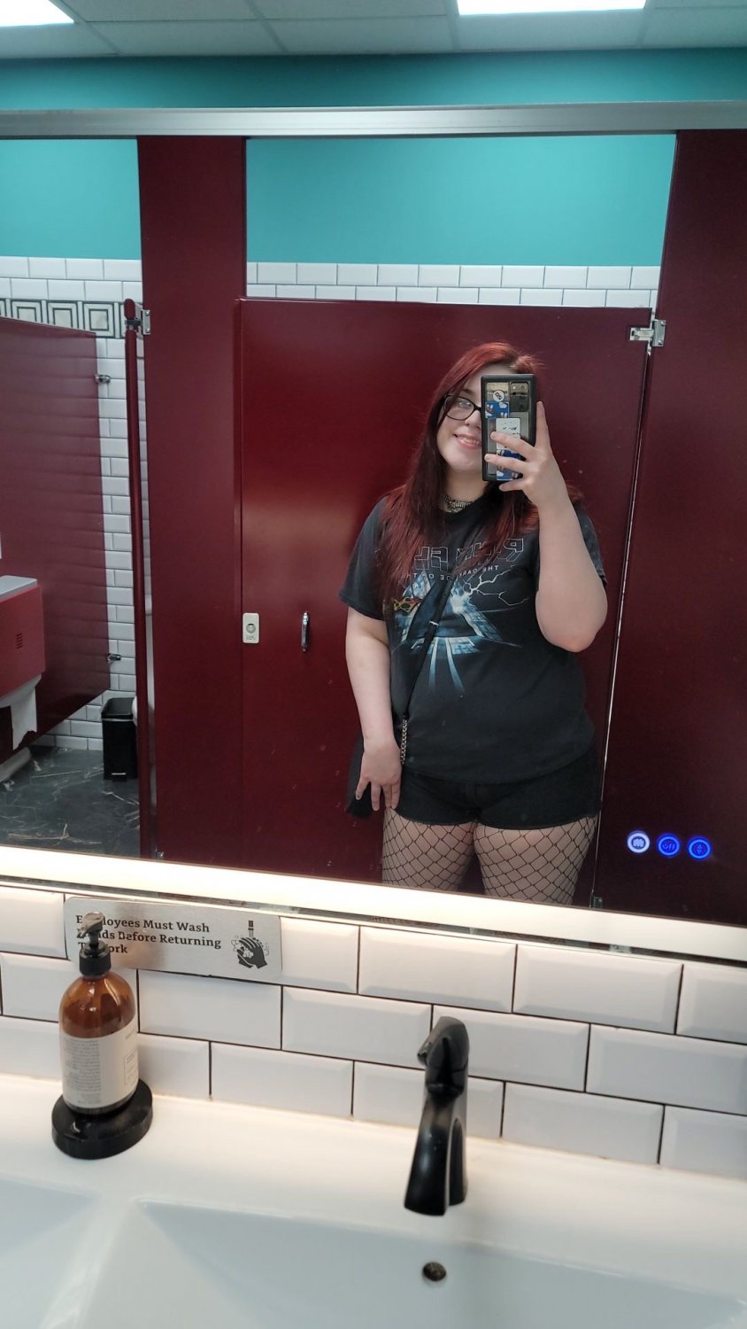 Slut wants to be a webslut, her cuck knows she likes being shared but can’t stop it #ntlqB3xf