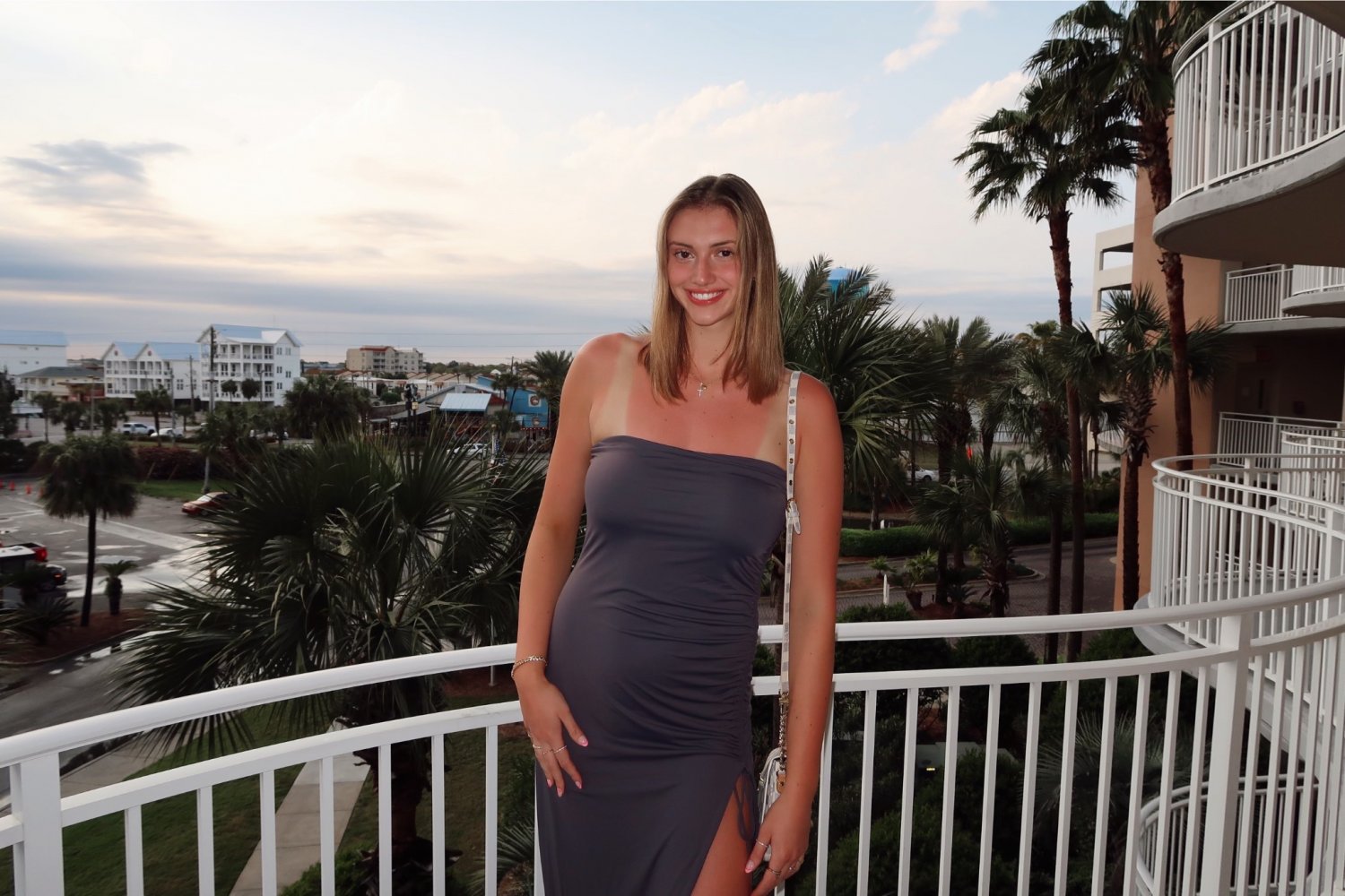 6'9 Tall Curvy Gorgeous Amazon Teen.. <> Wisconsin Volleyball Star Player with Big Natural Tits🍒.. #Hq9sjkwE