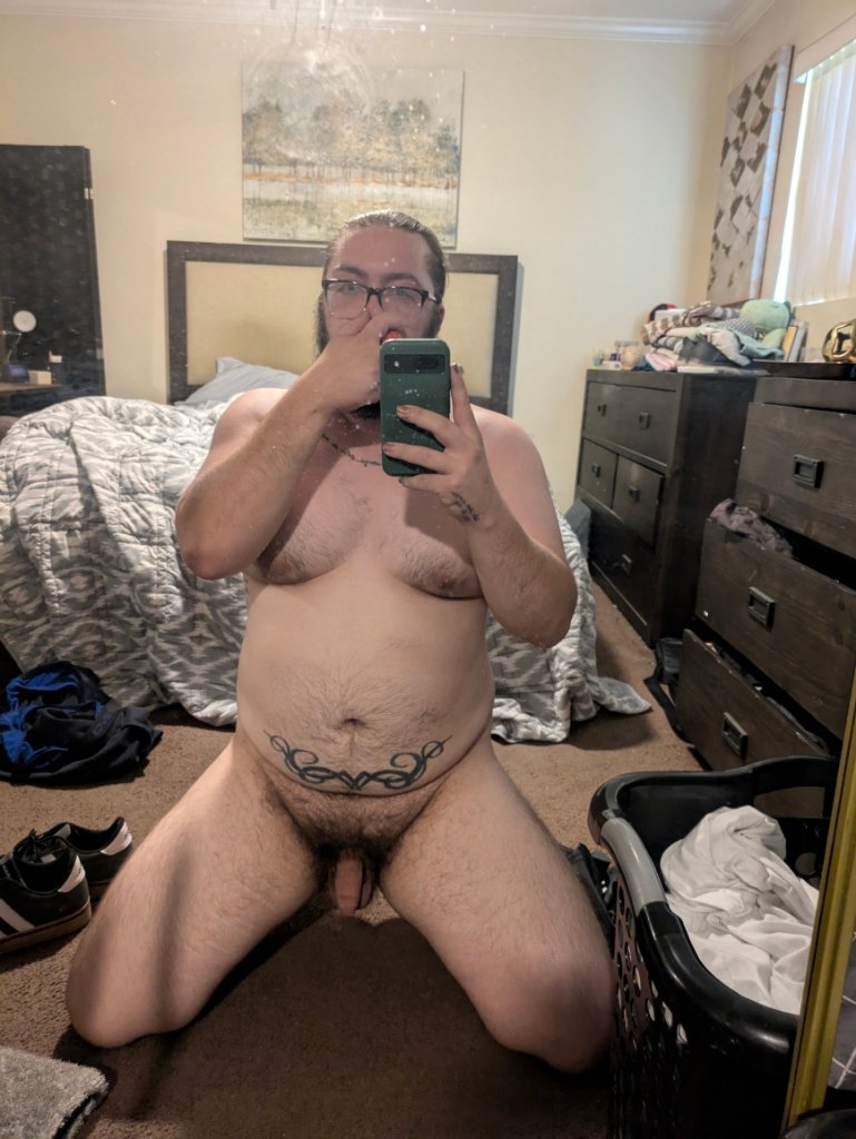 Cheater faggot Nick. If only his husband knew what a cockslut he is. #mUPf6wlQ