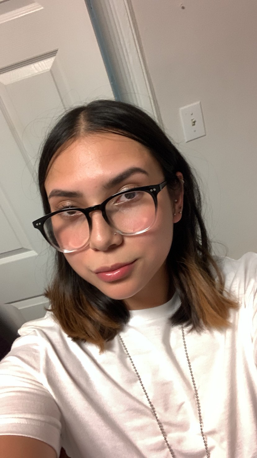 Latina showing off #YmFrm5ql