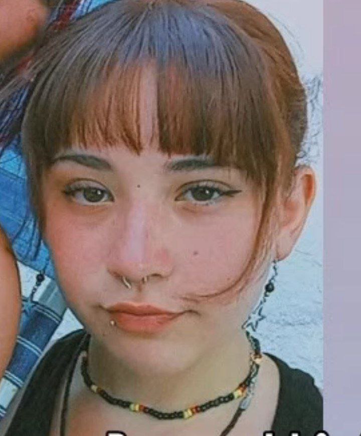 La zorra de Vicky busca leche en su boquita #JUBlVZEx