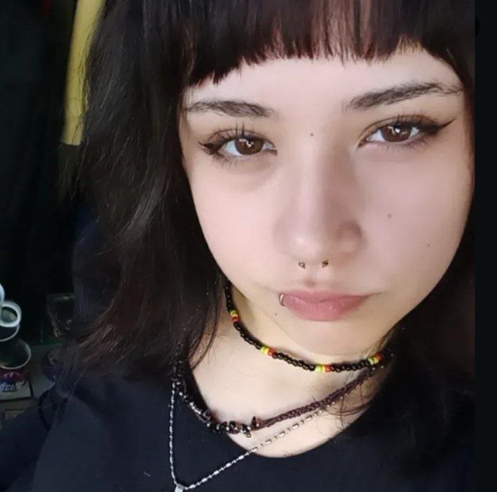 La zorra de Vicky busca leche en su boquita #L7XnC8py