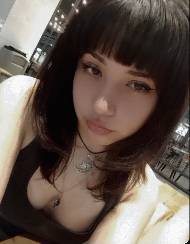 La zorra de Vicky busca leche en su boquita #u1vEKi4V