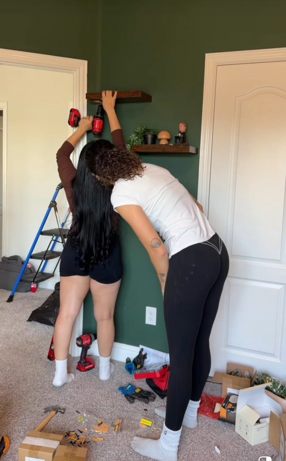 Random chicks #AsgD7OgD