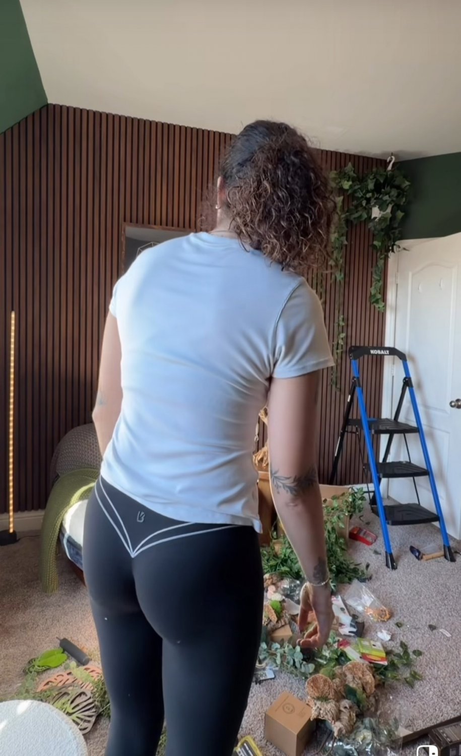 Random chicks #KjNHDI9A