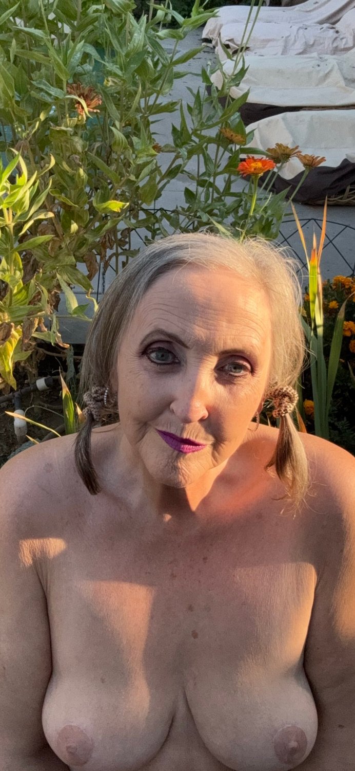 Random chicks #LCxyyfRS