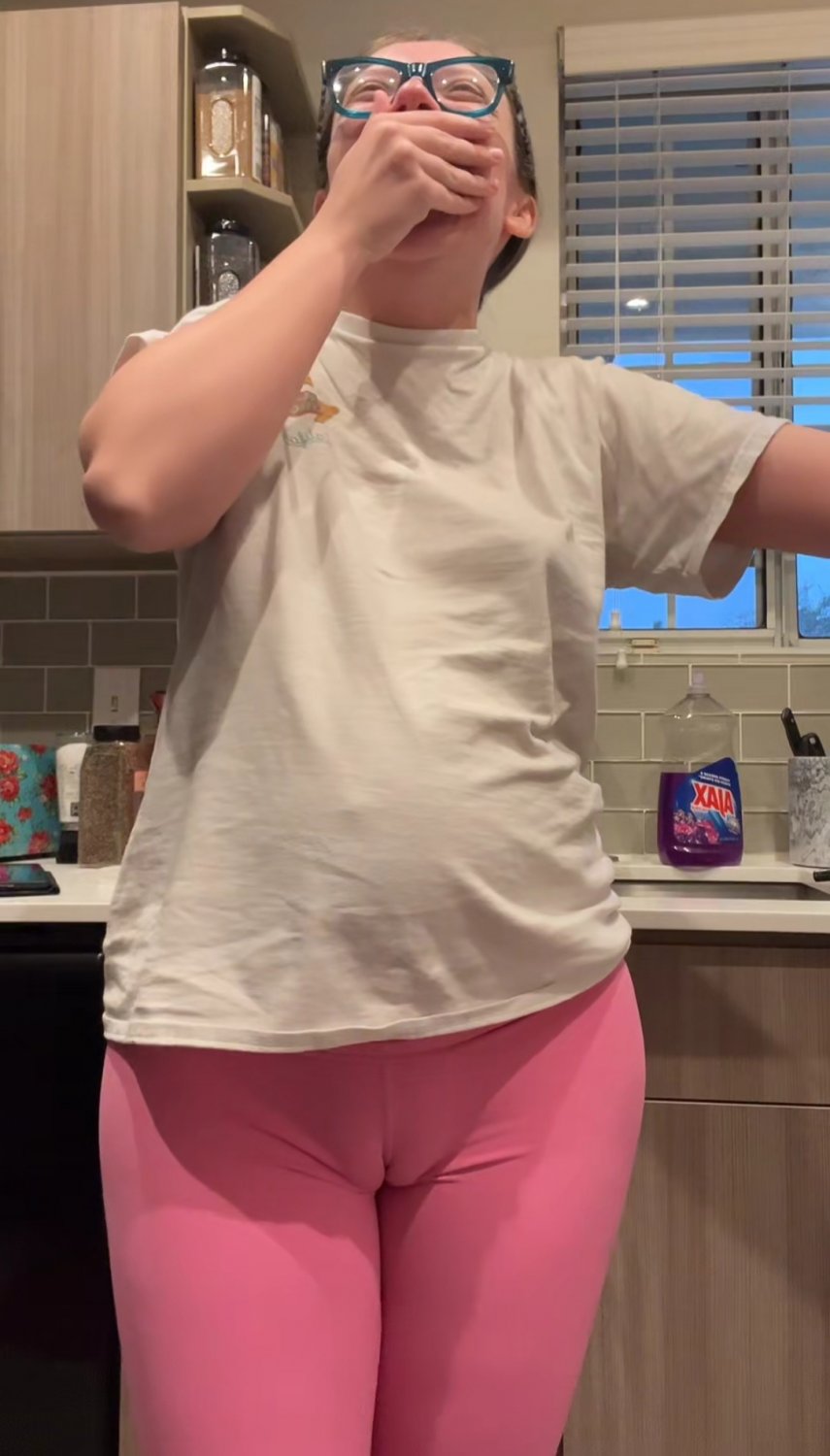 Random chicks #fDkQcjk7