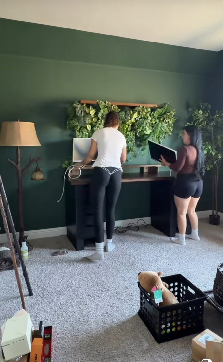 Random chicks #gtczNaEM