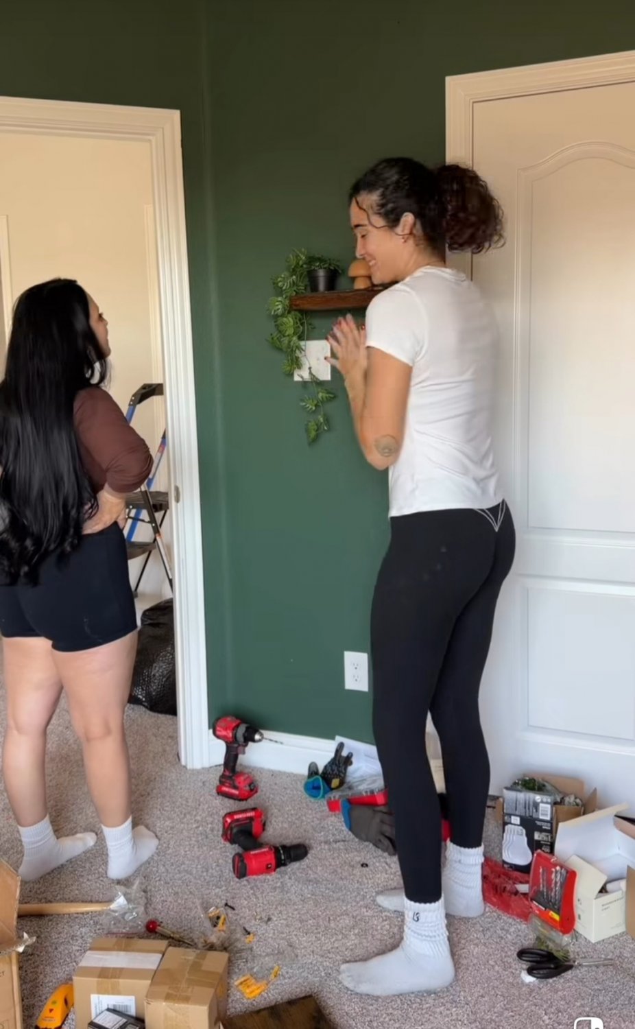 Random chicks #leNmpsEi